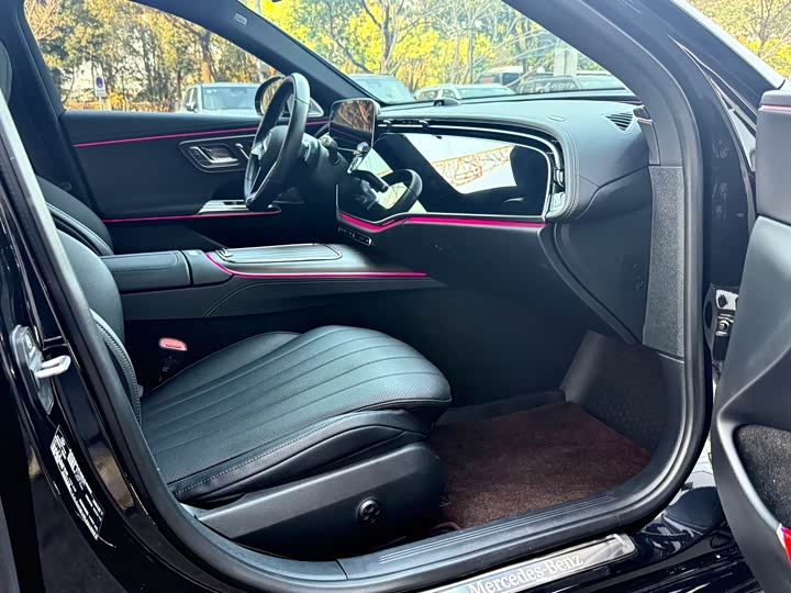 Фото 12 - Mercedes-Benz E-Class