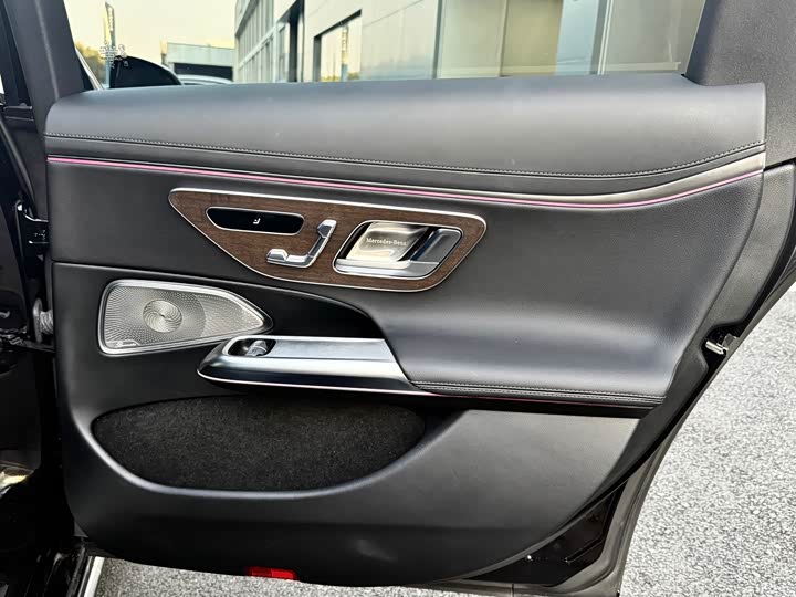 Фото 13 - Mercedes-Benz E-Class