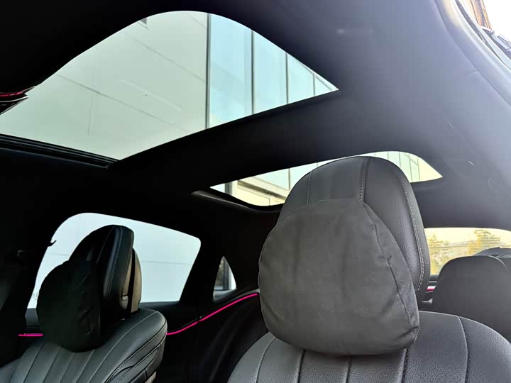 Фото 14 - Mercedes-Benz E-Class