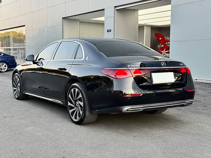 Фото 16 - Mercedes-Benz E-Class