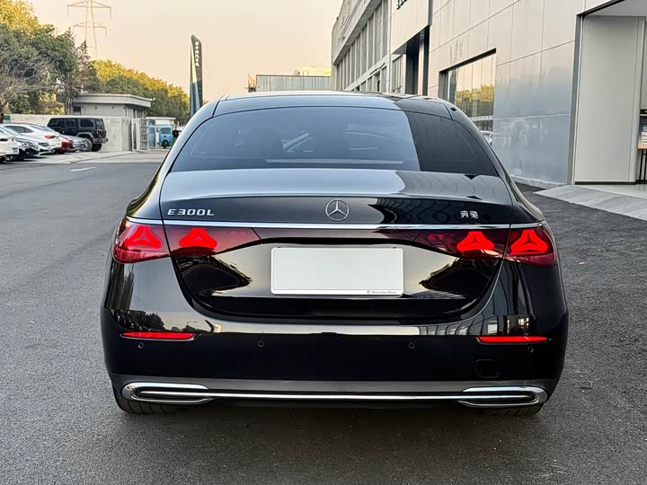 Фото 17 - Mercedes-Benz E-Class