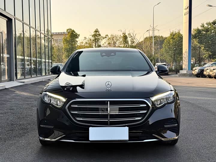 Фото 2 - Mercedes-Benz E-Class