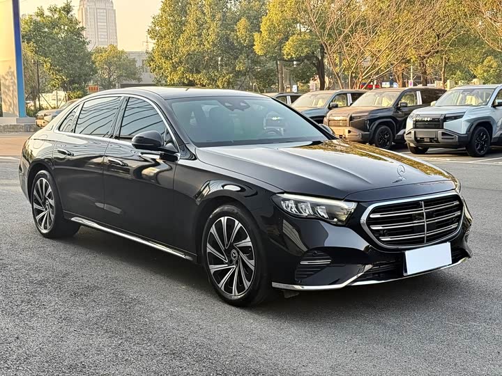 Фото 3 - Mercedes-Benz E-Class