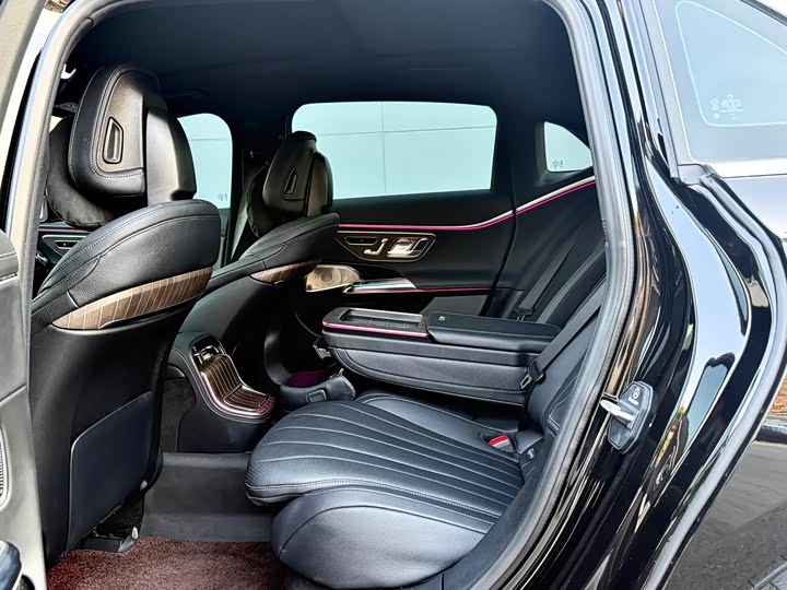 Фото 9 - Mercedes-Benz E-Class