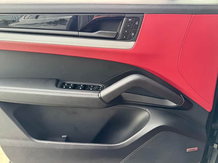 Фото 11 - Porsche Cayenne