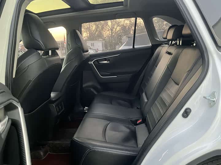 Фото 7 - Toyota Wildlander