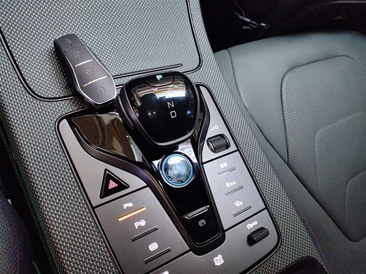 Фото 14 - BYD Han