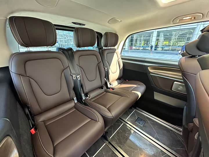 Фото 10 - Mercedes-Benz V-Class