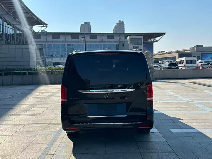 Фото 7 - Mercedes-Benz V-Class