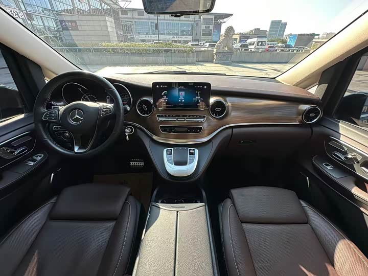 Фото 8 - Mercedes-Benz V-Class