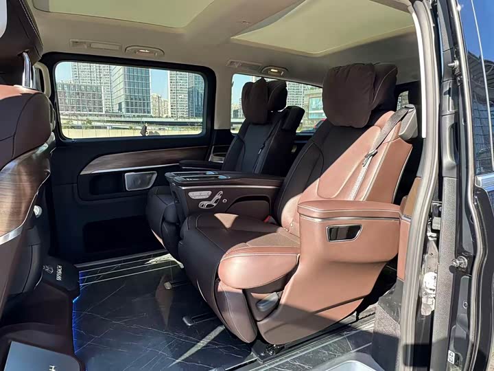 Фото 9 - Mercedes-Benz V-Class