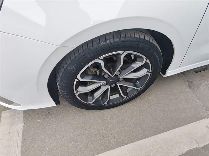 Фото 23 - Geely Binrui