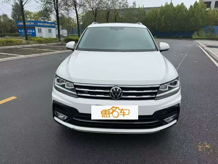 Фото 2 - Volkswagen Tiguan L Pro