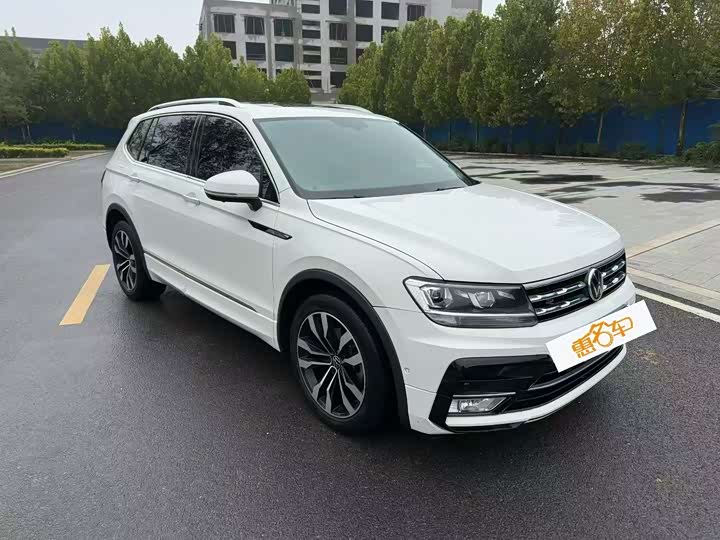 Фото 3 - Volkswagen Tiguan L Pro