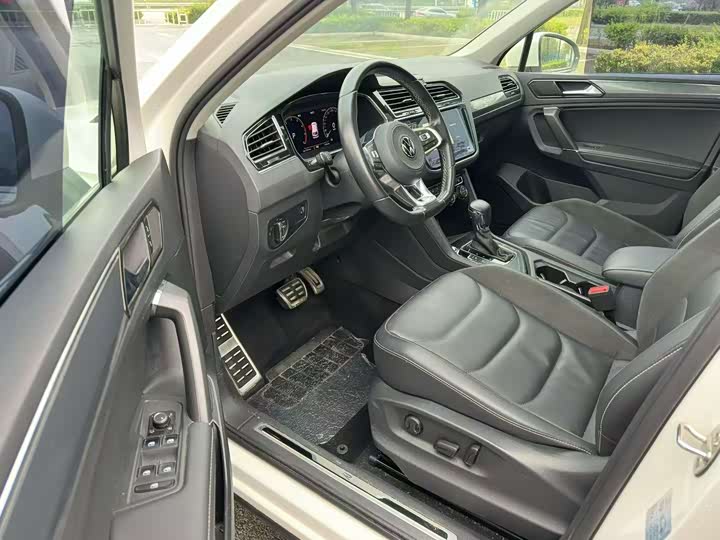 Фото 4 - Volkswagen Tiguan L Pro