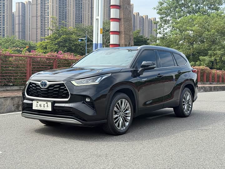 Фото 1 - Toyota Highlander