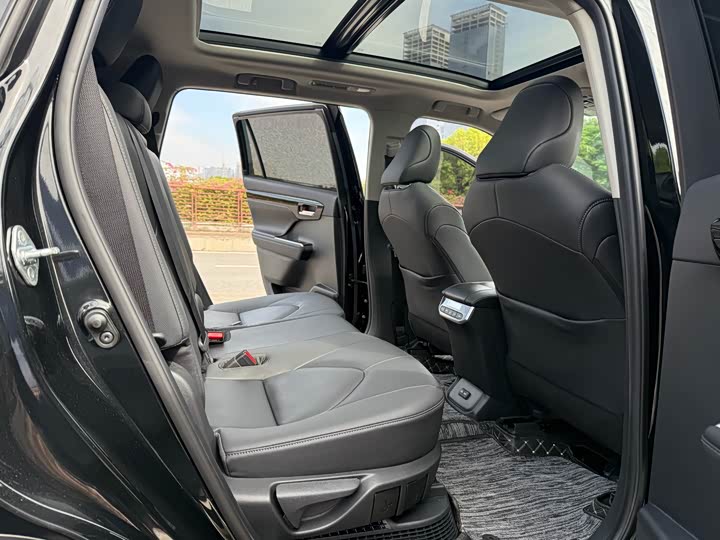 Фото 10 - Toyota Highlander