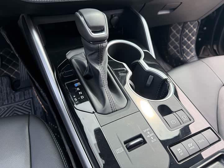 Фото 13 - Toyota Highlander