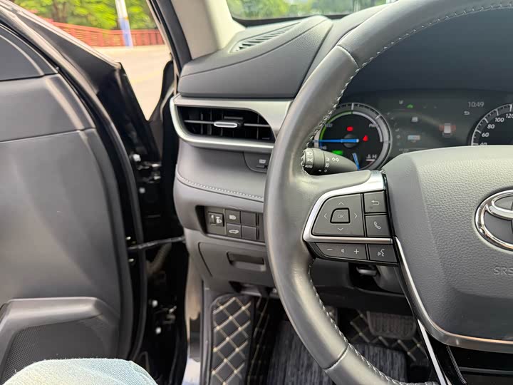 Фото 14 - Toyota Highlander