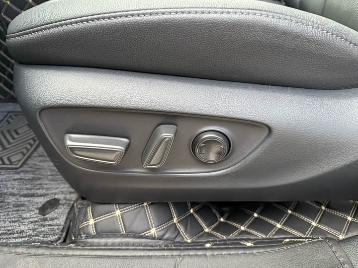 Фото 19 - Toyota Highlander