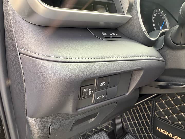 Фото 20 - Toyota Highlander