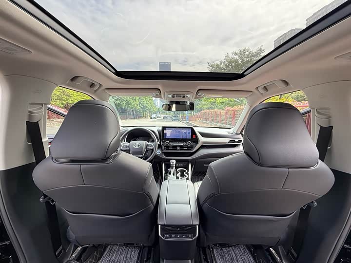 Фото 21 - Toyota Highlander