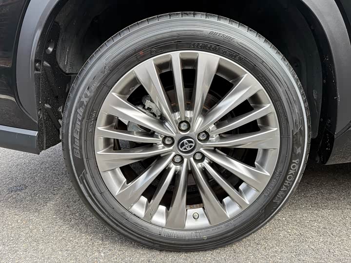 Фото 28 - Toyota Highlander