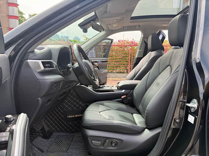 Фото 7 - Toyota Highlander