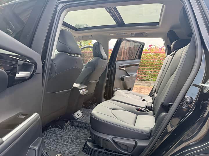 Фото 8 - Toyota Highlander