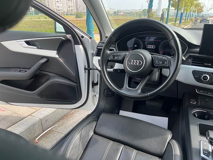 Фото 16 - Audi A4L