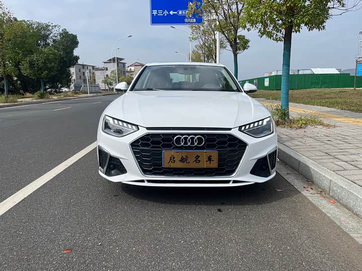 Фото 2 - Audi A4L