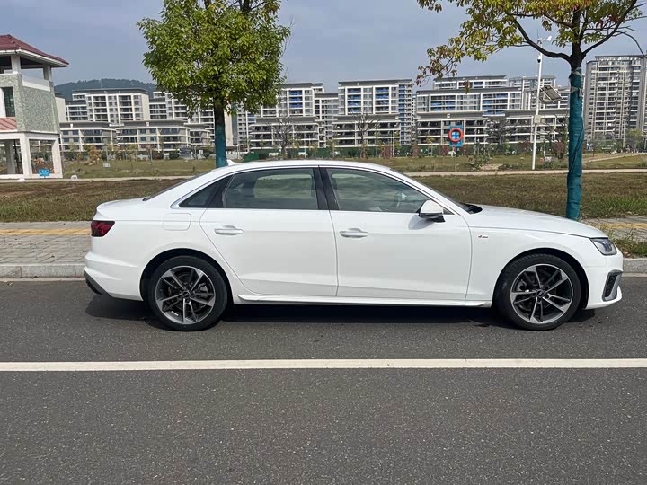 Фото 4 - Audi A4L