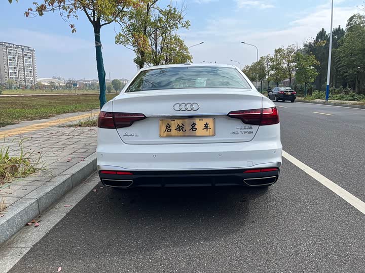 Фото 5 - Audi A4L