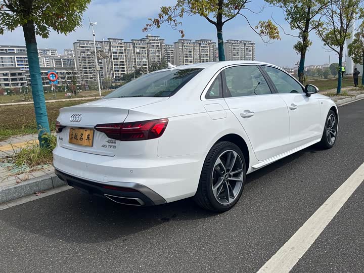 Фото 6 - Audi A4L