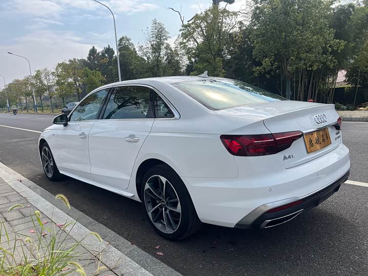 Фото 7 - Audi A4L