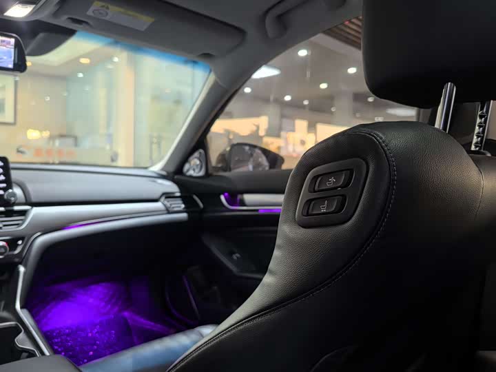 Фото 10 - Honda Accord