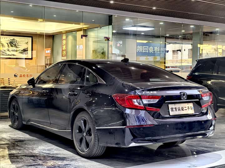 Фото 17 - Honda Accord