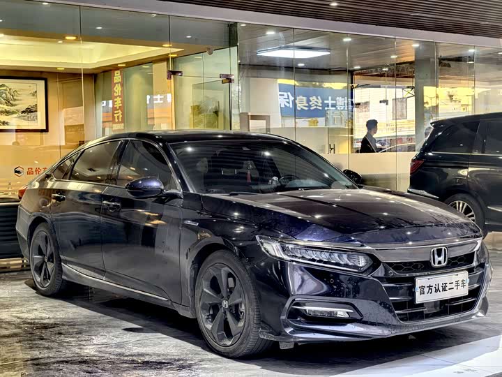 Фото 3 - Honda Accord