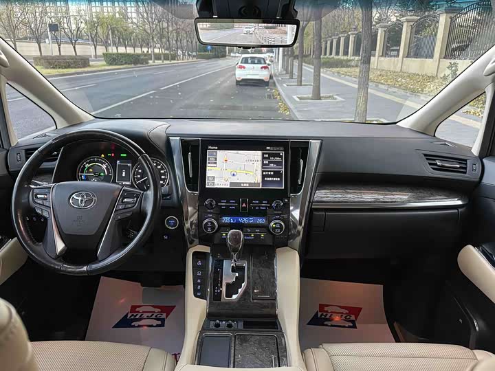 Фото 10 - Toyota Vellfire