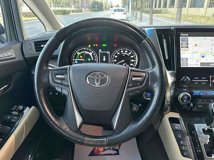 Фото 12 - Toyota Vellfire