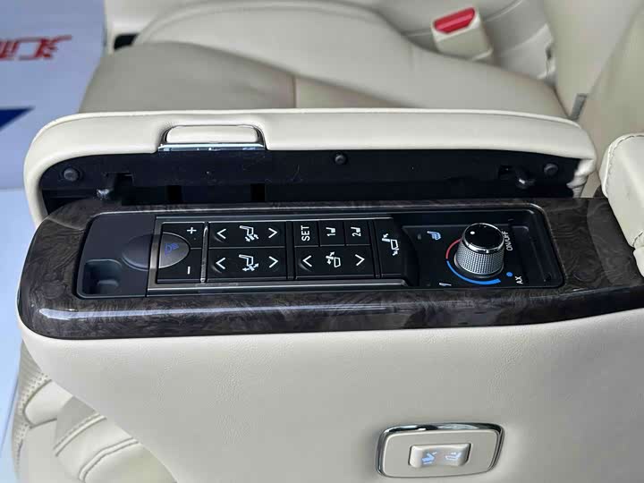 Фото 17 - Toyota Vellfire