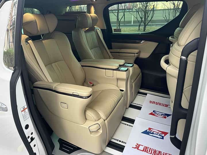 Фото 20 - Toyota Vellfire