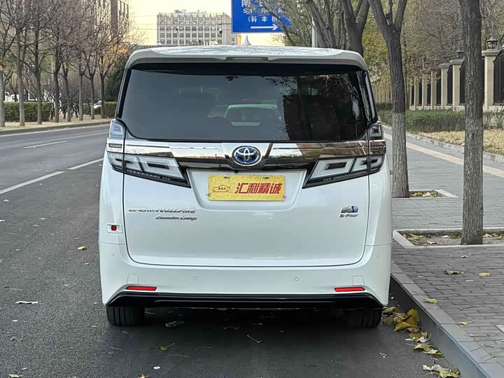 Фото 5 - Toyota Vellfire