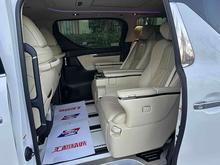 Фото 9 - Toyota Vellfire