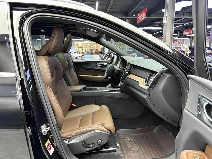 Фото 7 - Volvo XC60 Hybrid