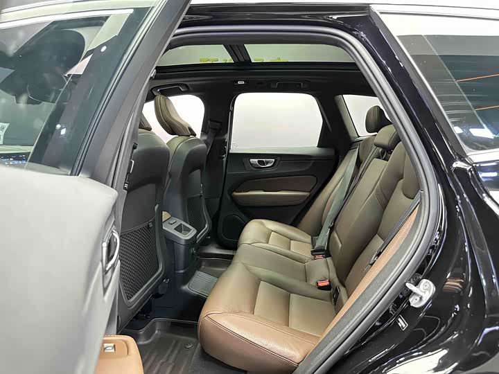 Фото 9 - Volvo XC60 Hybrid