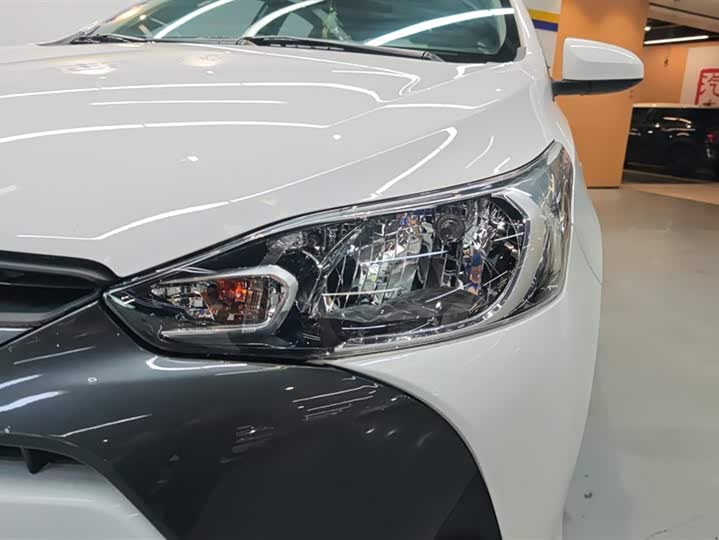 Фото 5 - Toyota Yaris L