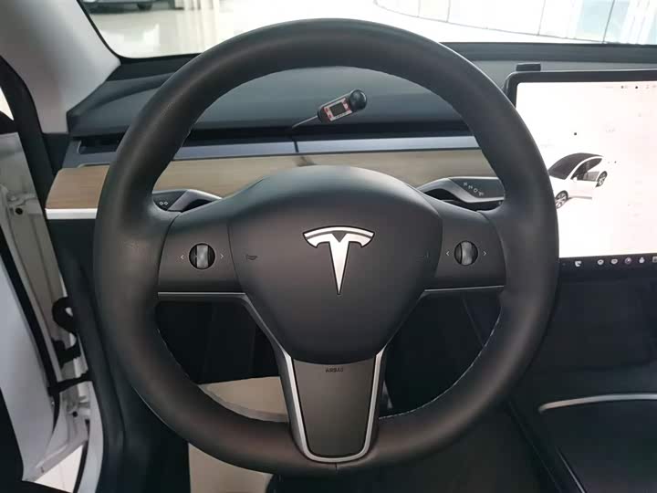 Фото 11 - Tesla Model Y