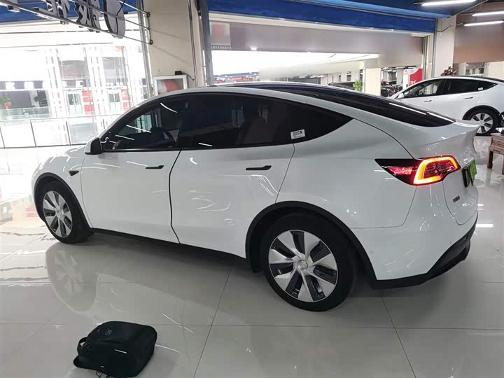 Фото 5 - Tesla Model Y