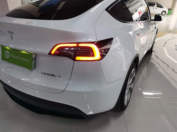 Фото 8 - Tesla Model Y